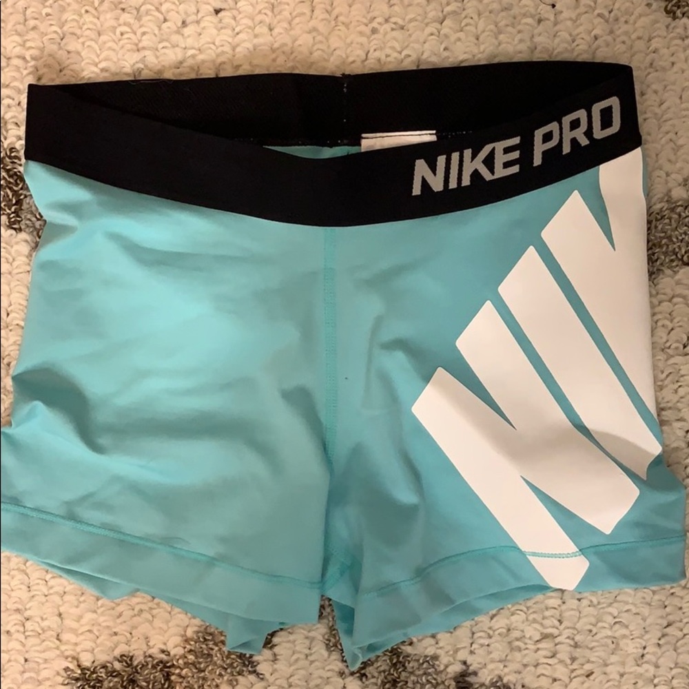 Nike pro shorts 3”